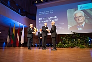 M. Arnolds Laimonis Klotiņš, docteur en arts, est honoré du prix Assemblée balte en sciences 
