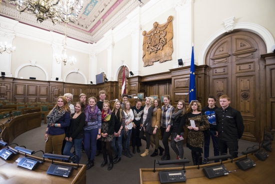 Rīgas Mūzikas internātvidusskolas audzēkņi apmeklē Saeimu skolu programmas "Iepazīsti Saeimu" ietvaros