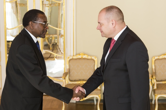 Gundars Daudze tiekas ar Namībijas vēstnieku