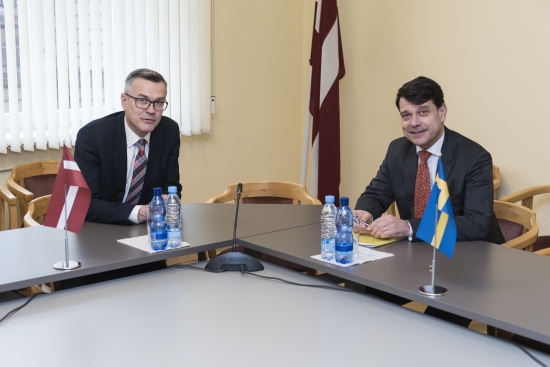 Aizsardzības, iekšlietu un korupcijas novēršanas komisijas priekšsēdētājs Ainars Latkovskis tiekas ar Zviedrijas vēstnieku