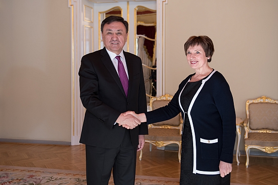 Dagmāra Beitnere-Le Galla tiekas ar Kirgizstānas vēstnieku