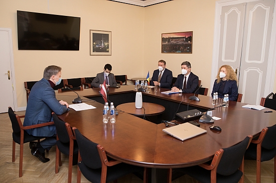 Rihards Kols tiekas ar Rumānijas Senāta Ārlietu komisijas priekšsēdētāju