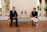 Dagmāra Beitnere-Le Galla ar Islandes vēstnieku spriež par demokrātijas stiprināšanas iespējām