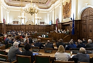 Saeima aptur trīs Latvijas un Baltkrievijas divpusējo līgumu darbību