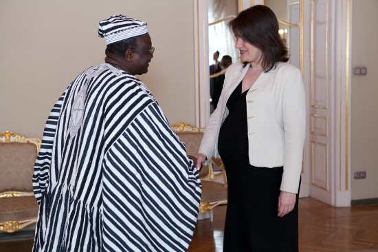 Inga Bite tiekas ar Ganas vēstnieku