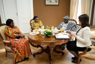 Inga Bite tiekas ar jauno Ganas vēstnieku 