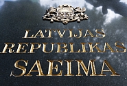 Saeima atbalsta ieroču atļauju anulēšanu Latvijas nepilsoņiem un daļai personu, kas Latvijā saņēmušas pastāvīgās uzturēšanās atļaujas