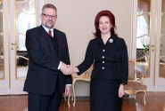 Saeimas priekšsēdētāja ar Zviedrijas vēstnieku pārrunā parlamentāro sadarbību
