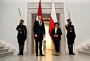 Le Président de la Saeima en Pologne: de même qu’il y 100 ans, nos soldats défendent les valeurs communes 