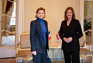 Zanda Kalniņa-Lukaševica ar Francijas vēstnieci pārrunā iespējamo sadarbību Ukrainas atjaunošanā 