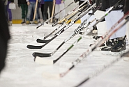 Sestdien hokeja laukumā spēkiem mērosies Saeimas un bijušo Latvijas hokeja izlases spēlētāju komandas