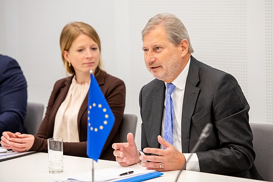 Saeimas Eiropas lietu komisijas deputāti tiekas ar Eiropas komisijas komisāru budžeta un administrācijas jautājumos