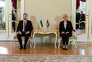 Ukrainas vēstnieks sarunā ar Saeimas priekšsēdētāju pateicas Latvijas tautai par nerimstošo atbalstu
