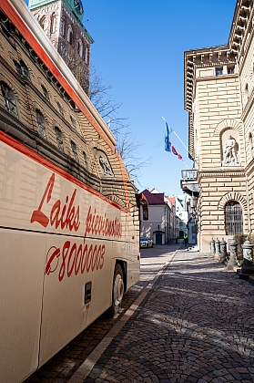 Asins donoru diena pie Saeimas nama