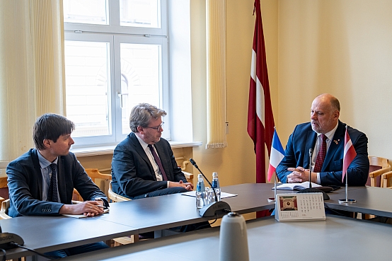 Raimonds Bergmanis tiekas ar Francijas vēstnieku