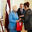 Latvijas Republikas Saeimas dāvinājuma pasniegšana Latvijas skolām Latvijas Republikas neatkarības atjaunošanas 35.gadadienā