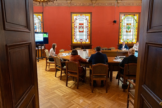 Cilvēktiesību un sabiedrisko lietu komisijas sēde