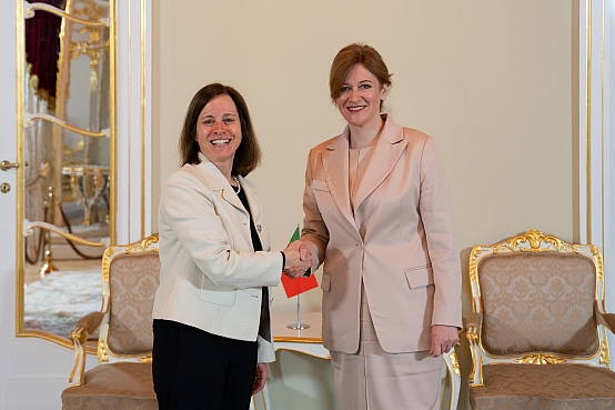 Zanda Kalniņa-Lukaševica tiekas ar Portugāles vēstnieci