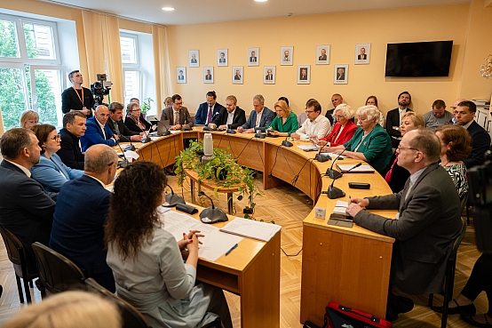 Valsts pārvaldes un pašvaldības komisijas sēde