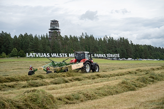 Daiga Mieriņa piedalās lauksaimniecības pasākumā “Traktordiena 2025”