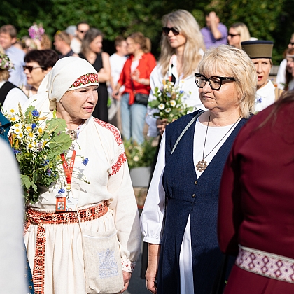 Skolu jaunatnes dziesmu un deju svētku dalībnieku gājiens