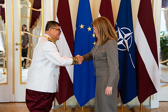 Zanda Kalniņa-Lukaševica tiekas ar Kambodžas vēstnieku