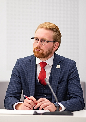 Publisko izdevumu un revīzijas komisijas sēde