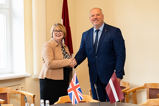 Raimonds Bergmanis tiekas ar Lielbritānijas un Ziemeļīrijas Apvienotās Karalistes vēstnieci