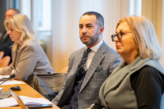 Tautsaimniecības, agrārās, vides un reģionālās politikas komisijas sēde