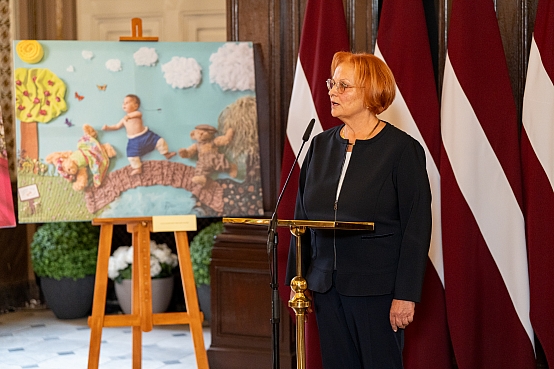 Izstādes “Sapņu tilti – mīlestības acīm” atklāšana