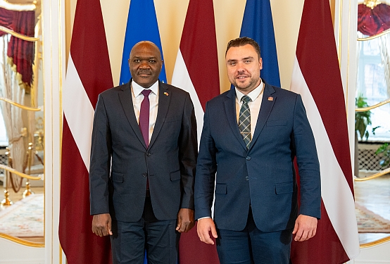 Jānis Grasbergs tiekas ar Ruandas vēstnieku