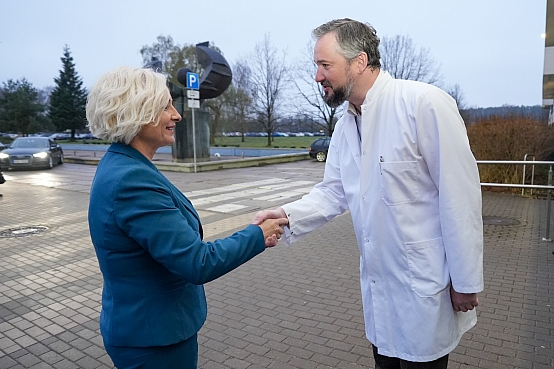 Daiga Mieriņa apmeklē Latvijas Onkoloģijas centru