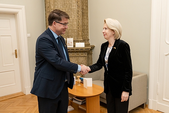 Ināra Mūrniece tiekas ar Zviedrijas vēstnieku