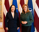 Zanda Kalniņa-Lukaševica tiekas ar Mongolijas vēstnieci