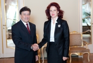 Āboltiņa pateicas par attiecību stiprināšanu starp Latviju un Uzbekistānu 