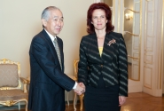 Āboltiņa pateicas Japānas vēstniekam par attiecību stiprināšanu starp abām valstīm