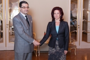 Solvita Āboltiņa Saeimā sveic jauno Bulgārijas vēstnieku