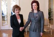 Āboltiņa vēstniecei pateicas par ieguldījumu Latvijas un Francijas attiecību stiprināšanā
