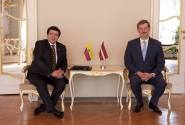 Andrejs Klementjevs Saeimas namā tiekas ar jauno Ekvadoras vēstnieku