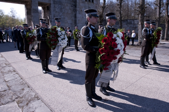 Nacisma sagrāves un Otrā pasaules kara upuru piemiņas dienai veltītā vainagu nolikšanas ceremonija Brāļu kapos