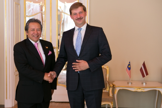 Andrejs Klementjevs tiekas ar Malaizijas ārlietu ministru
