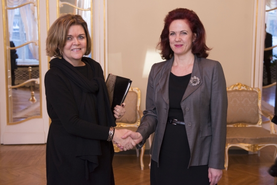 Solvita Āboltiņa tiekas ar Islandes vēstnieci