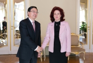 Saeimas priekšsēdētāja parlamentā tiekas ar Ķīnas vēstnieku