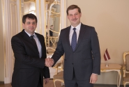 Andrejs Klementjevs Saeimas namā tiekas ar Maķedonijas vēstnieku