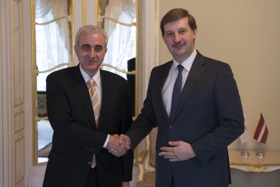 Andrejs Klementjevs tiekas ar Kipras vēstnieku