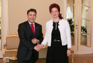 Āboltiņa pateicas Austrijas vēstniekam par darbu Latvijā 
