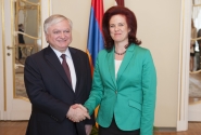 Solvita Āboltiņa tiekas ar Armēnijas ārlietu ministru