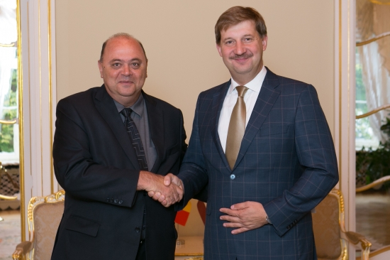 Andrejs Klementjevs tiekas ar Moldovas vēstnieku