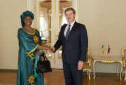 Vēstniece pateicas A.Klementjevam par Latvijas dalību ES apmācības misijā Mali