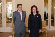 Saeimas priekšsēdētāja Saeimā sveic jauno Spānijas vēstnieku